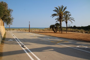 accés platja del far