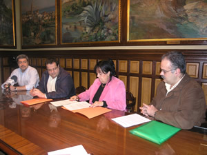 Signatura del conveni entre l'Ajuntament de VNG i l'Associació d'Animals i Plantes del Garraf