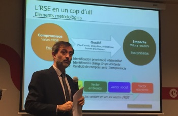 Josep Maria Canyelles ofereix una ponència sobre economia social i solidària