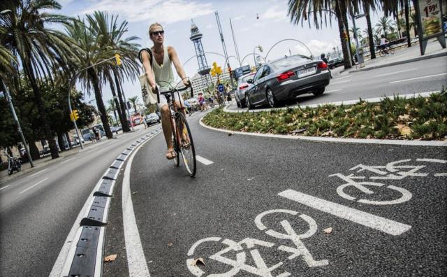 FRANÇA CREA UNA COMISSIÓ URGENT PERQUÈ LA BICICLETA SUBTITUEIXI EL TRANSPORT PÚBLIC DESPRÉS DE L'EPIDÈMIA