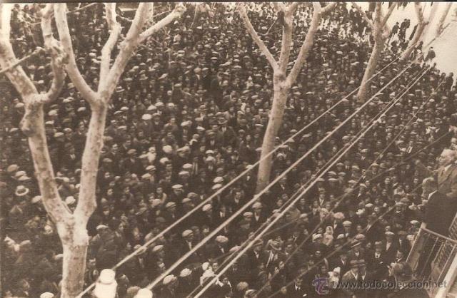 Miting de Francesc Macià des del balcó de l'Ateneu a VNG, 1931. 