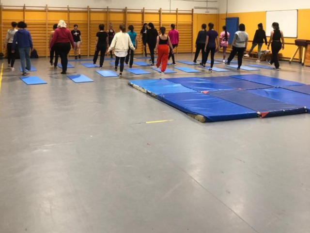 Taller d'autodefensa feminista a l'INS Manuel de Cabanyes
