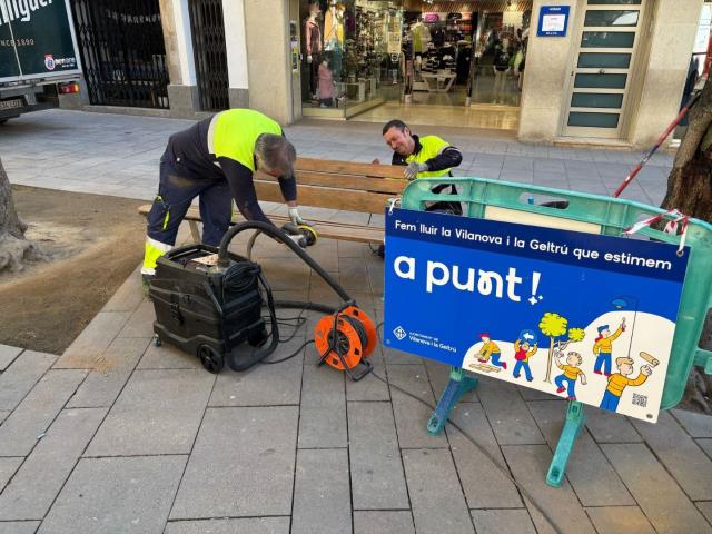 Reparació i repintat de bancs