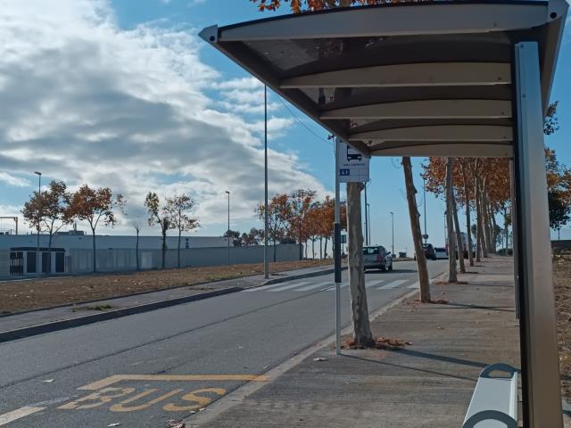Nova parada del bus urbà al Parc Comercial Vilanova